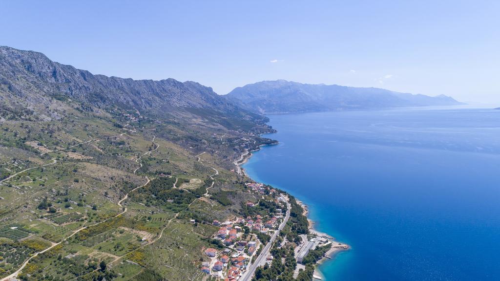 Apartments Sara & Nina Omiš Eksteriør bilde